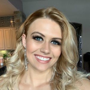 Meet your Posher, Kassandra